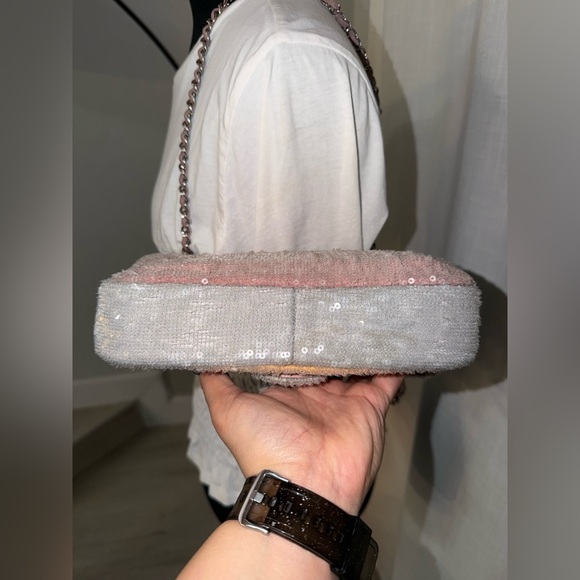 Chanel Mini Waterfall CC Flap Bag
Sequins - Picture 8 of 17